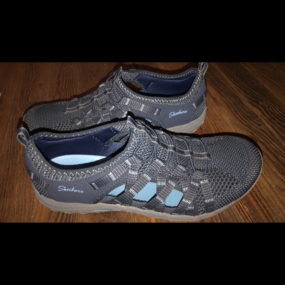 NWT Skechers women’s size 9 1/2